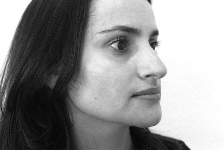 H&ouml;cker-Langnase mit breiter Spitze. Vor der Operation.