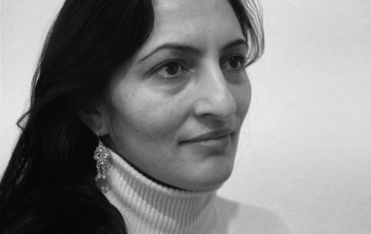 H&ouml;cker-Langnase, mit breiter, h&auml;ngender Spitze. Vor der Operation. 